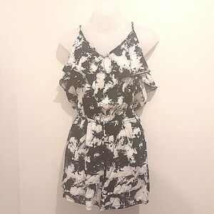 Mimi Chica Playsuit Size M